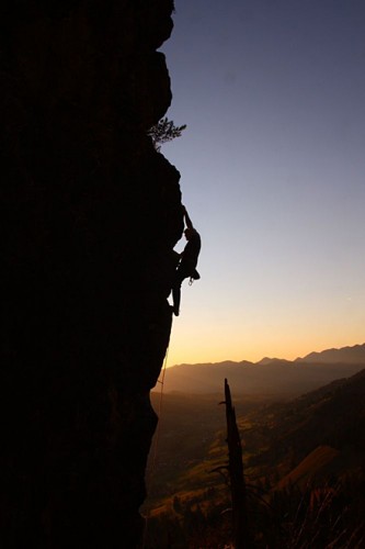 Hoch über Bad Hindelang bietet das Klettergebiet am Weihar spektakuläre Ausblicke. | Foto: Frieda Knorke