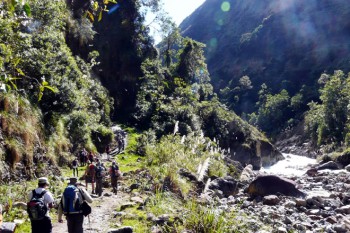 Aufgrund der vielen Trekkinggruppen kommt es am Salkantay-Trek gelegentlich zu Stau.