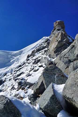 Die Felslandschaft am Ostpfeiler des Piz Palü.