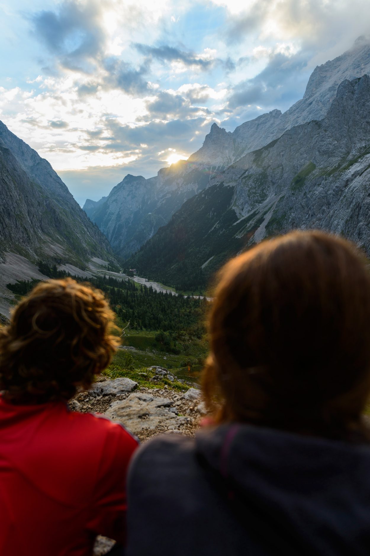 Die eindrucksvolle Welt des Höllentales verschönt den Zustieg zum Klettersteig. | Foto: Zugspitz_region_Foto W. Ehn