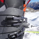 Die beiden oberen Schnallen lassen sich feinjustieren und mit einem Griff gleichzeitig schließen. | Foto: Basti Fiedler