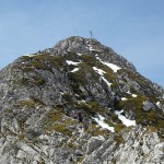 Der Gimpel gehört zu den spannendsten Bergtouren im Tannheimer Tal: Entlang des Grats klettern wir mehr, als dass wir laufen. | Foto: Julia Gebauer