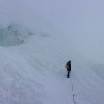 Spuren bei schlechter Sicht - das Wetter war bei unserer Besteigung des Weissmies richtig mies. | Foto: Ben Weiler