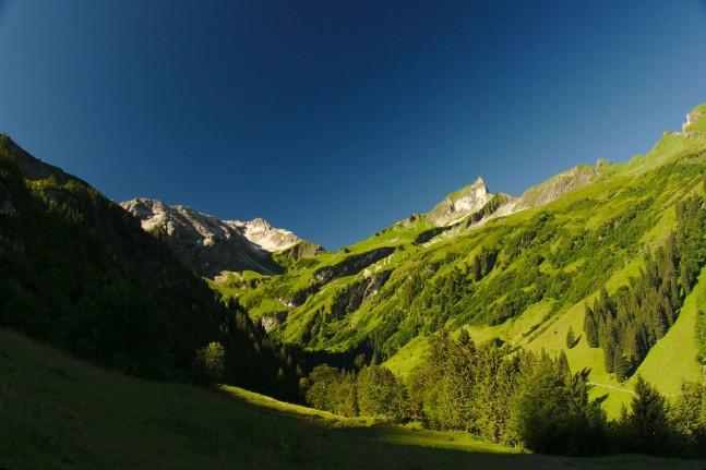 Das Bärgündele-Tal mit Schneck (2.258 Meter) und Großem Wilden (2.360 Meter). | Foto: Sabine Dettling