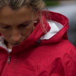 Die Kapuze ist großzügig geschnitten und lässt sich mit einem elastischen Band bequem verstellen. | Foto: Christina Bisanz-Sichert