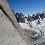 An der Saint Exupéry, im Hintergrund die Torre-Kette. | Foto: Roli Striemitzer