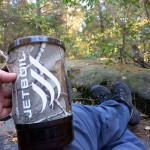 Dank der Schutzkappe und des Mantels kann man sich beim Genießen nicht verbrennen. | Foto: Iris Schulte Renger