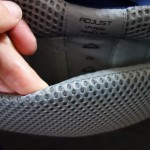 Die Rückenlänge ist über einen Kletterverschluss verstellbar. | Foto: Jens Oellrich