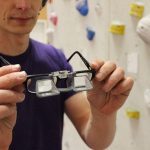 Nahaufnahme des Clip Ups auf einer normalen Brille.