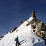 Am Gipfelgrat wird spätestens das Skidepot eingerichtet. Was folgt, ist der heikelste Teil. | Foto: Michael Hrobath