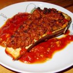 Zum Abendessen gab`s diesmal gefüllte Aubergine. | Foto: Heli Kotter