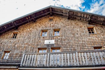 Das Carl-von-Stahl-Haus ist nur 10 Minuten vom Schneibsteinhaus entfernt. | Foto: Steinacher/Werntgen