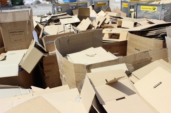 Was bleibt vom alten Lager? - Jede Menge Kartonagen