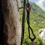 Praktisch beim Umhängen: Das integrierte Scharnier verhindert Verdrehen. | Foto: Mike Pracht