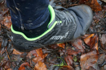 Als erstes fällt die hohe Flexibilität des inov-8 Barfußschuhs auf - Rückmeldungen kommen sehr direkt. | Foto: Arnold Zimprich