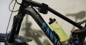 Der Akku der Silva-Lampe wird gut&sicher am Rahmen verstaut. | Foto: Fabian v. Schalscha