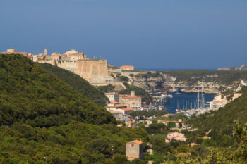 Das Städtchen Bonifacio im Süden der Insel. | Foto: Fritz Horstehmke und Brigitte Stammschröer