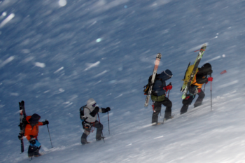 Aufstieg im Schneetreiben... | Foto: Anatoliy Savejko
