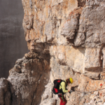 Der Sentiero Bocchette Alte führt durch eine grandios verwinkelte Felsenwelt. | Foto: Mark Zahel