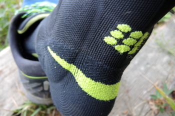"Ankle Support": An der Außen- wie Innenseite des Knöchels befinden sich auffällige Polster, die den Knöchelbereich nach Verletzungen schützen sollen. | Foto: Arnold Zimprich