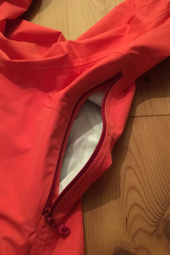 Marmot Eclipse im Test: Umweltfreundliche Regenbekleidung für Damen