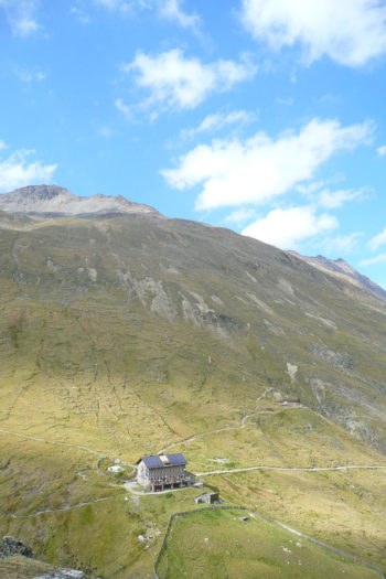 Die Martin Busch-Hütte auf 2.501 Meter ist Ausgangspunkt für Hintere Schwärze, Similaun, Finailspitze und weitere Ötztaler Dreitausender. | Foto: Arnold Zimprich