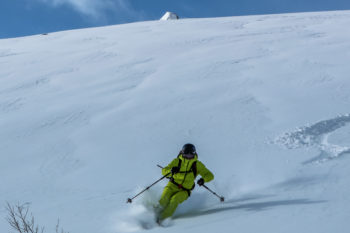 ...oder Abfahrt: Die Performance der Mammut-Freeridekombination wusste zu überzeugen. | Foto: Basti Fiedler