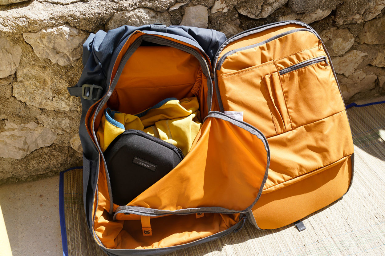 ... mit einer extra Laptop-Tasche und viel Stauraum für andere Utensilien.