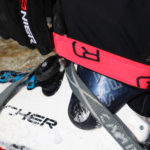 Ein rosa Hosenbund und ein Skischuh