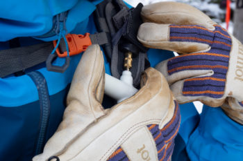 Der Auslösegriff des ABS Rucksacks.