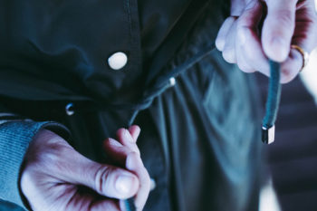 Kordelzug einer LangerChen Jacke im Detail