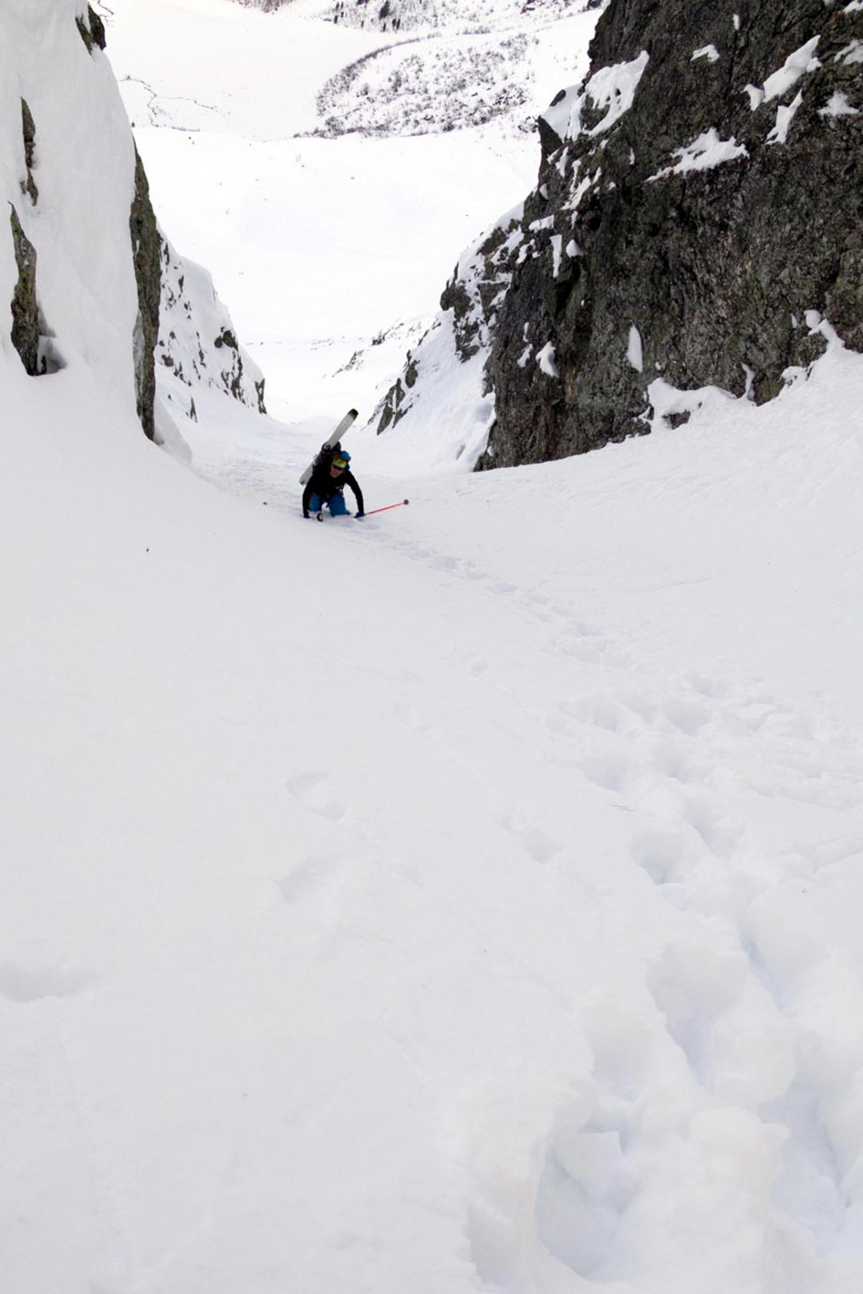 Skitourengeher beim Test des Dynafit Hoji PU im Aufstieg