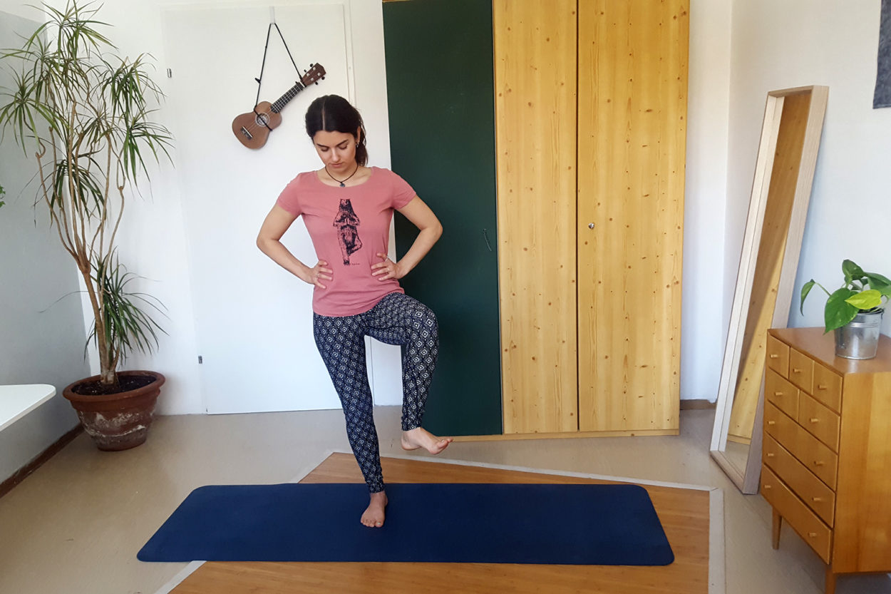 Homeoffice Yoga Fußgelenkkreisen