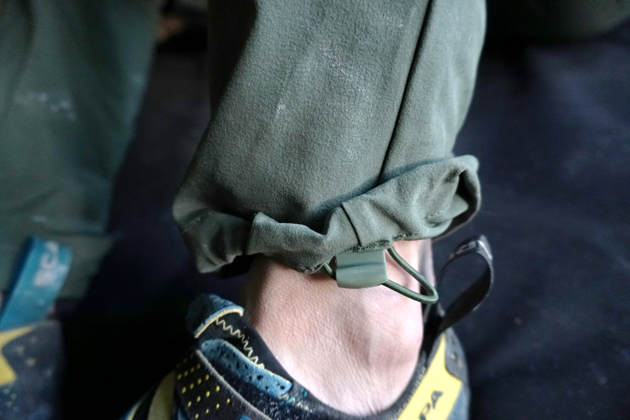 Kordelzug an Patagonia Chambeau Kletterhose im Test